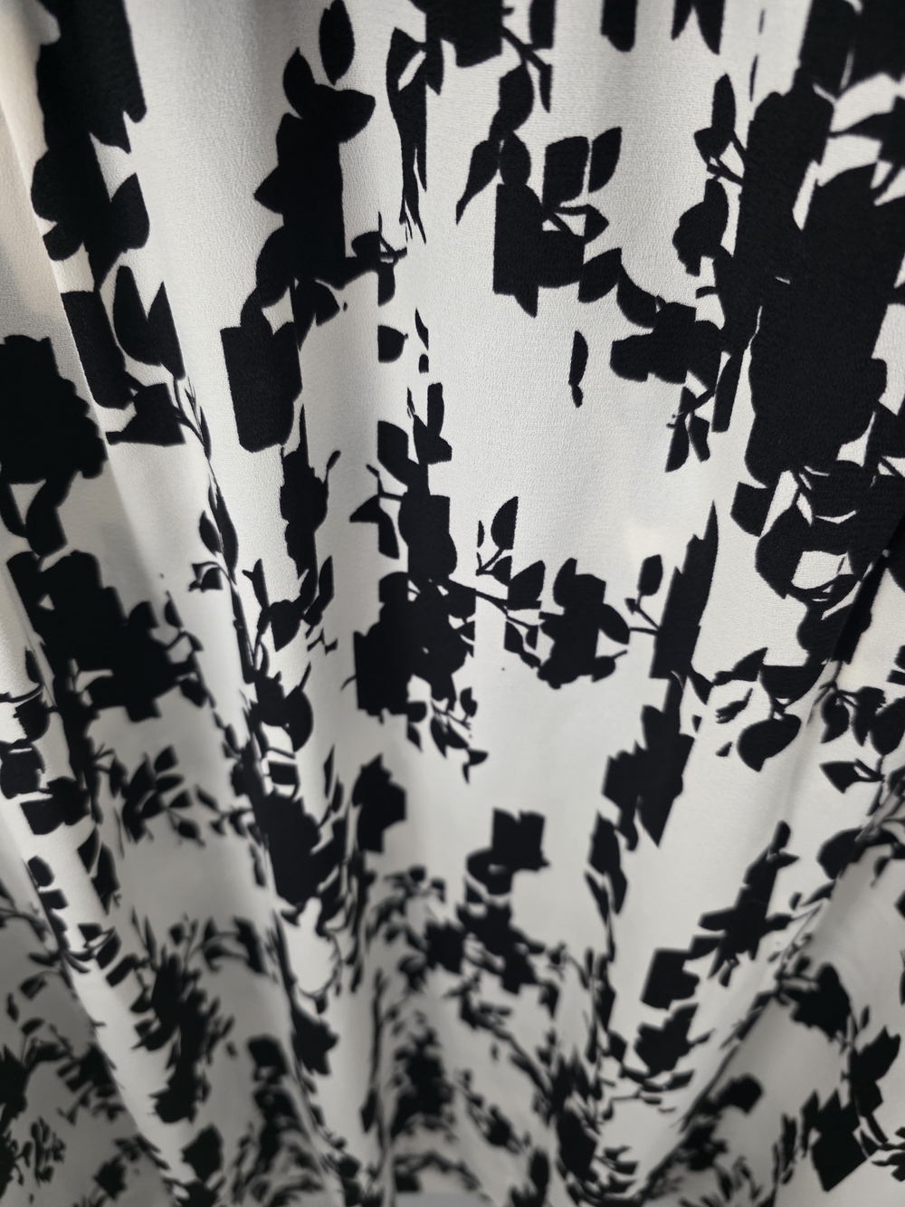 Cabi Black & White Floral V-Neck Dress Size Medium 3/4 sleeve - Picture 7 of 15